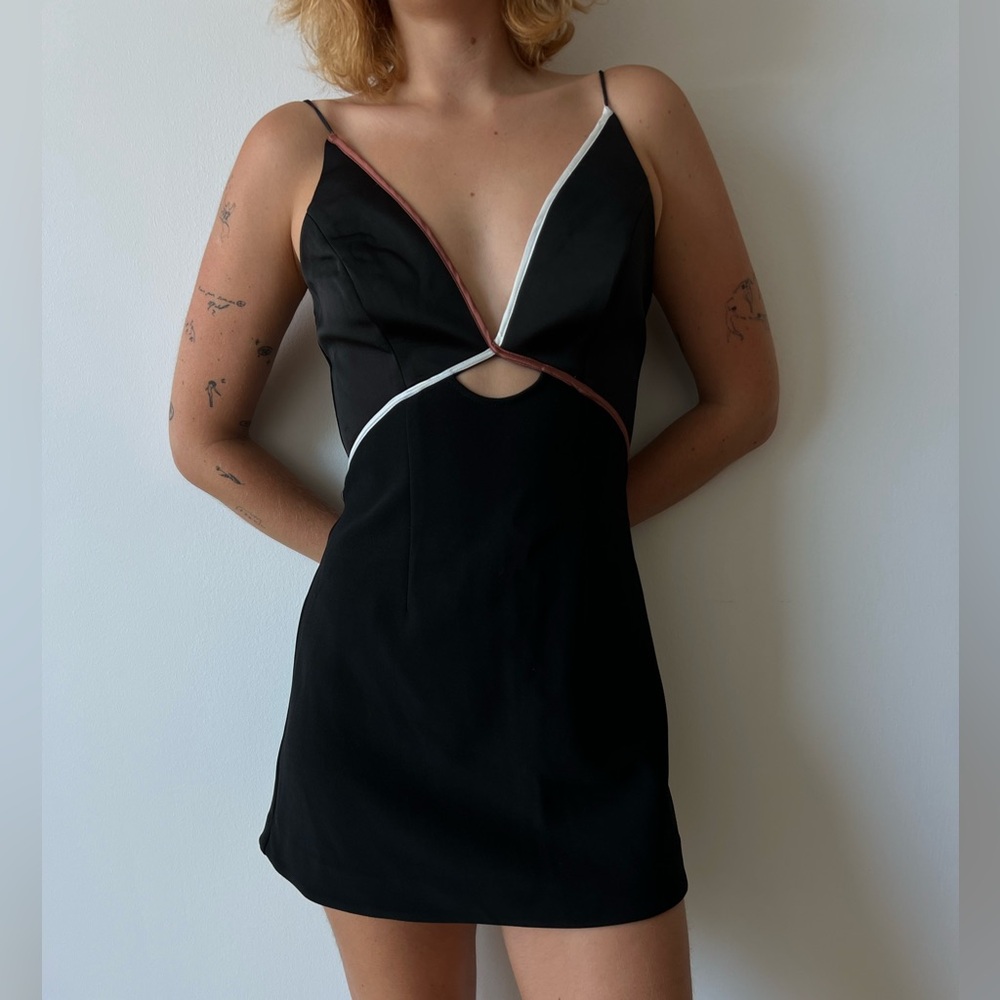 BLACK MINI DRESS VIA FINDERS KEEPERS